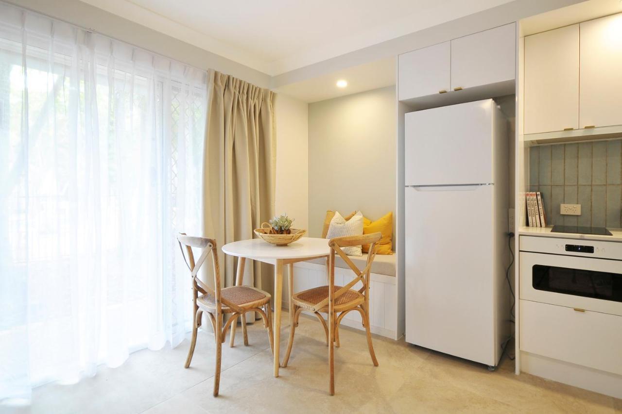 Bay Of Palms Hotel Gold Coast Bagian luar foto