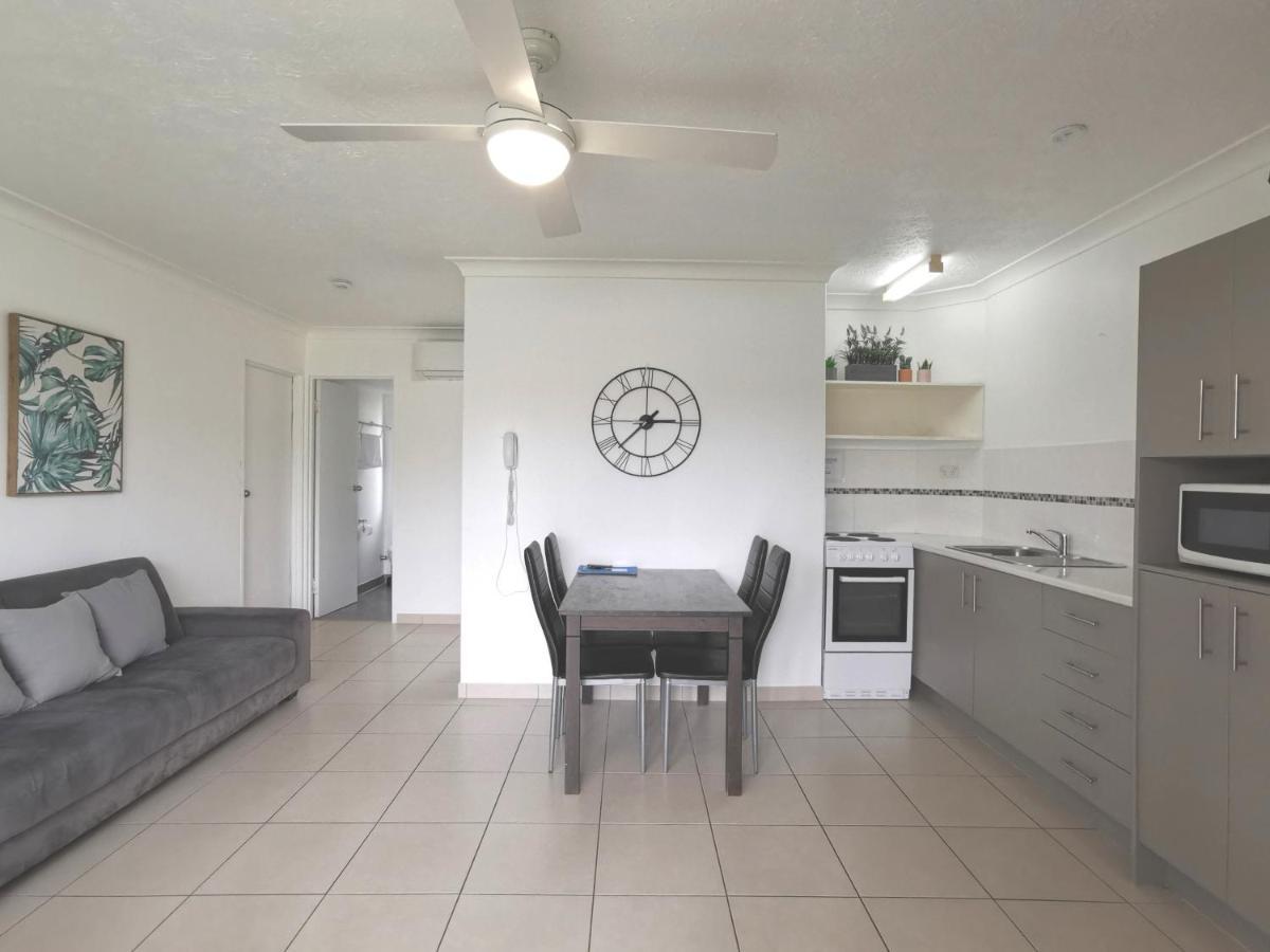 Bay Of Palms Hotel Gold Coast Bagian luar foto