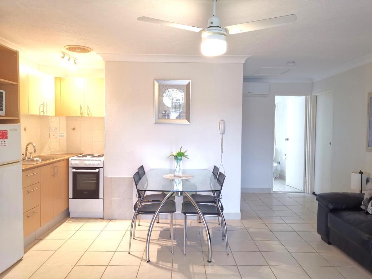 Bay Of Palms Hotel Gold Coast Bagian luar foto