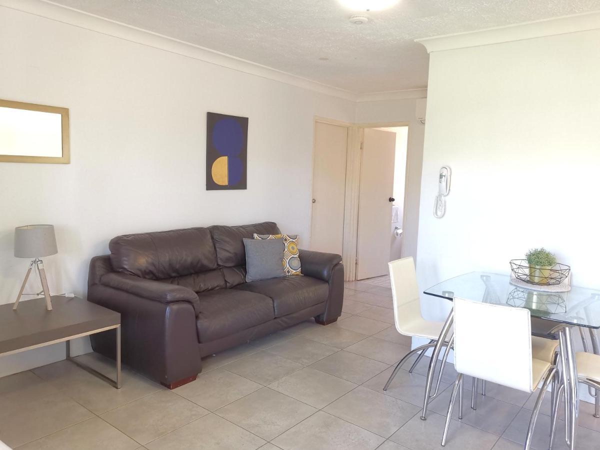 Bay Of Palms Hotel Gold Coast Bagian luar foto