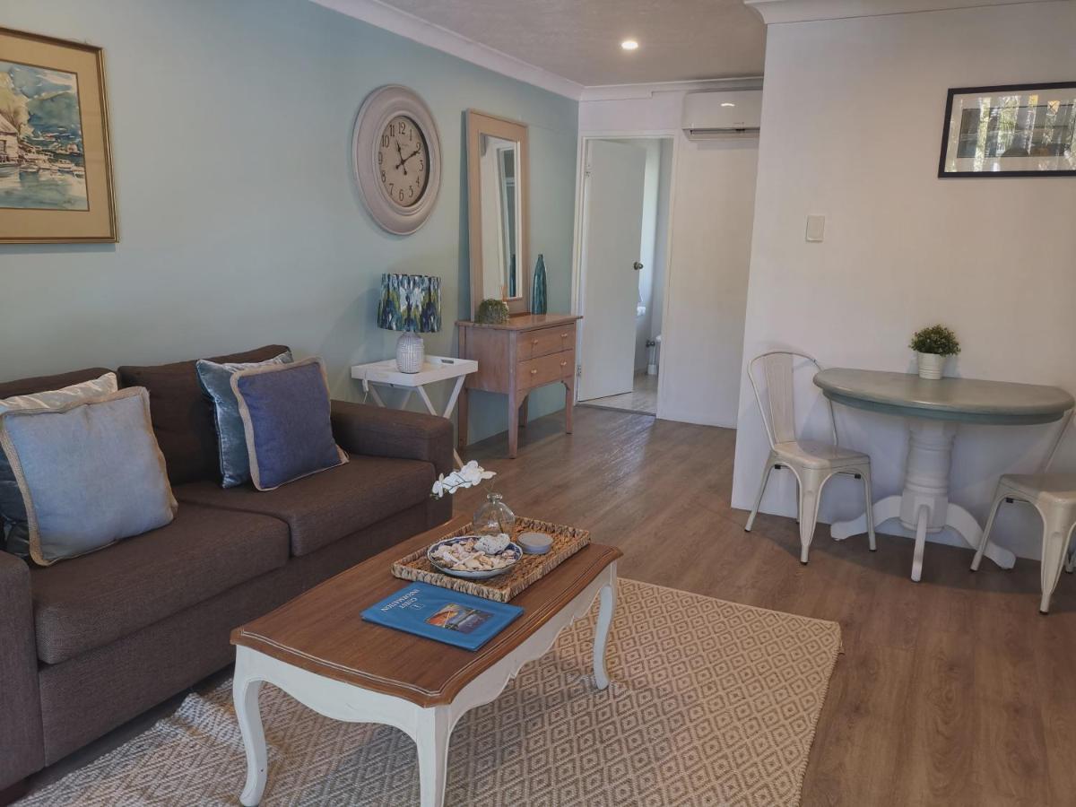 Bay Of Palms Hotel Gold Coast Bagian luar foto