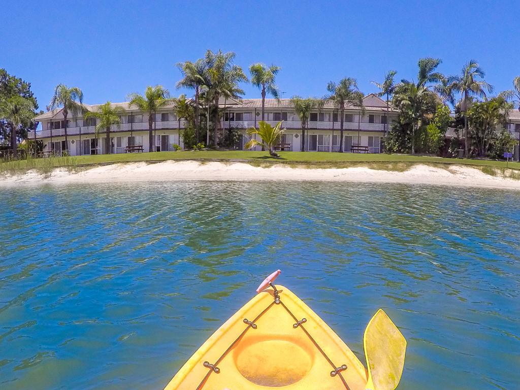 Bay Of Palms Hotel Gold Coast Bagian luar foto